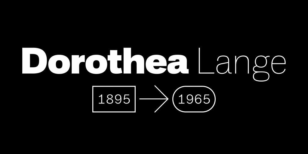 Schriftmuster für die Schrift Album Sans von Thomas Huot-Marchand. Man sieht den Namen Dorothea Lange, darunter Jahreszahlen in Rahmen, verbunden durch einen Pfeil.