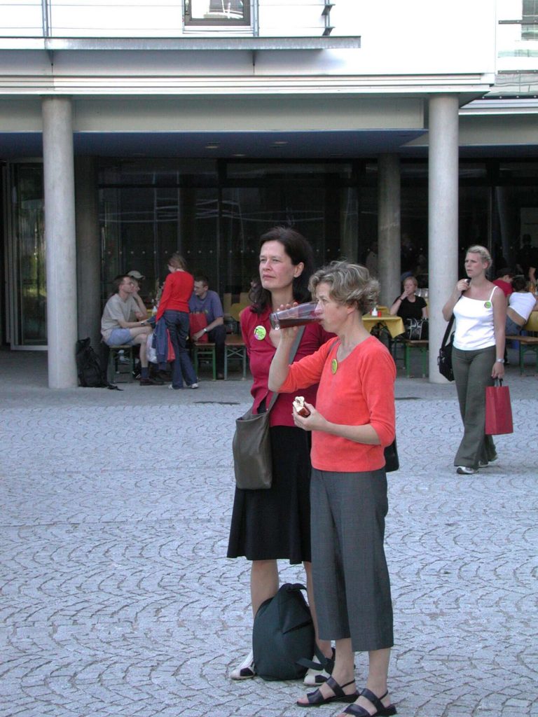 Bundestreffen 2002 in München – zwei Teilnehmerinnen im Gespräch